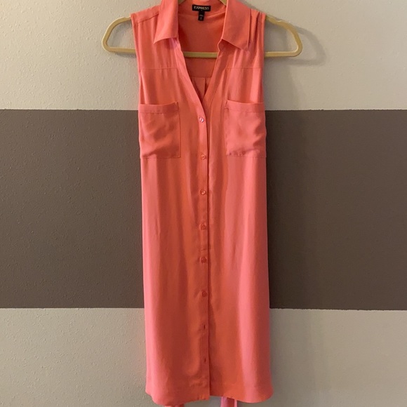 Express sleeveless, belted dress in coral👗 - Picture 3 of 10